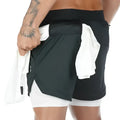 Shorts esportivos de duas camadas com camada externa preta e camada interna branca.