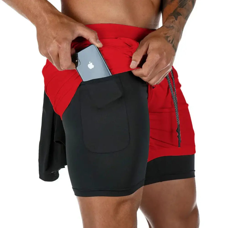 Shorts esportivos vermelhos e pretos com um bolso para celular embutido.