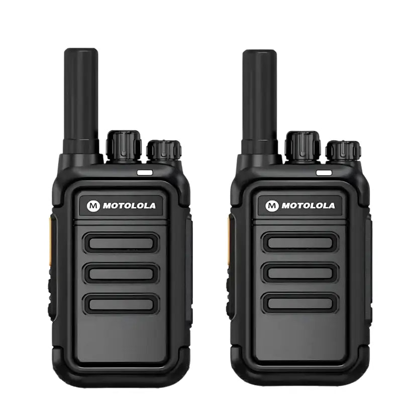 Dois rádios bidirecionais ou walkie-talkies Motorola pretos.